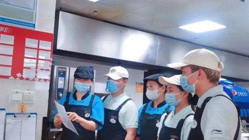 根据我国食品安全国家标准，速冻食品的保质期通常如下：